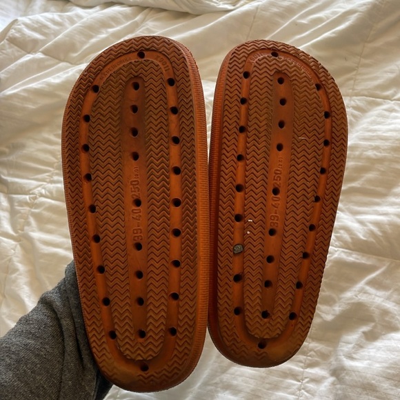 Puffy Orange Beach Slides - Picture 2 of 4